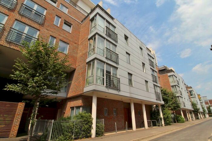 2 Bedroom Apartment To Rent In Cross Street, Portsmouth, PO1