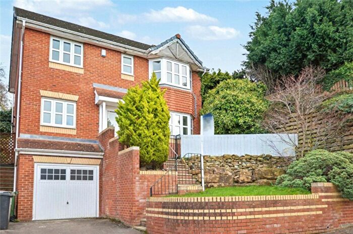 4 Bedroom Detached House To Rent In Crow Nest Drive, Beeston, Leeds, LS11