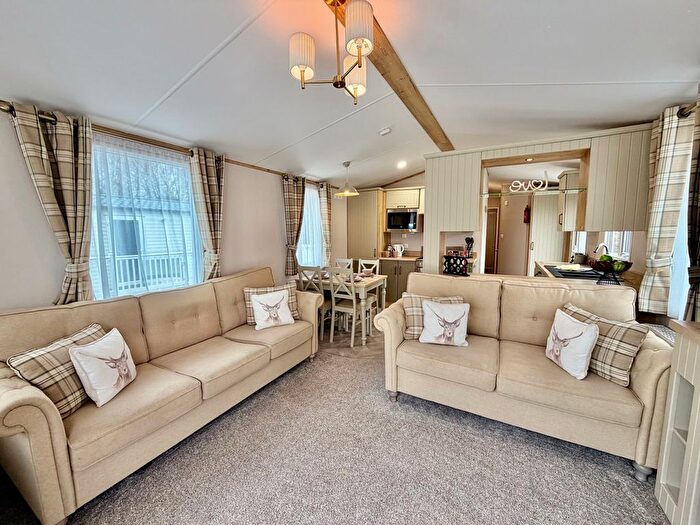 3 Bedroom Park Home For Sale In Plas Coch Country Amp; Leisure Retreat, Llanedwen Llanfairpwllgwyngyll, LL61