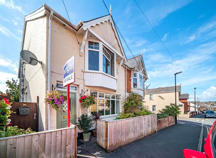 3 Bedroom Semi-Detached House For Sale In Upper Yarborough Road, East Cowes, PO32
