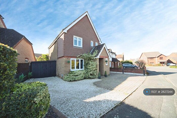 3 Bedroom Detached House To Rent In Chard Drive, Luton, LU3