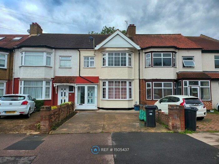 3 Bedroom Terraced House To Rent In Gantshill Crescent, Ilford, IG2