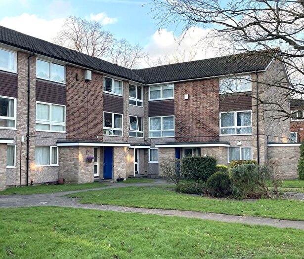 2 Bedroom Flat For Sale In Lima Court, Bath Road, Reading, RG1