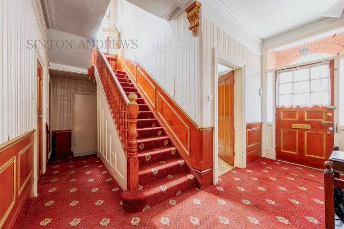 4 Bedroom Detached House For Sale In Culmington Road, Ealing, W13