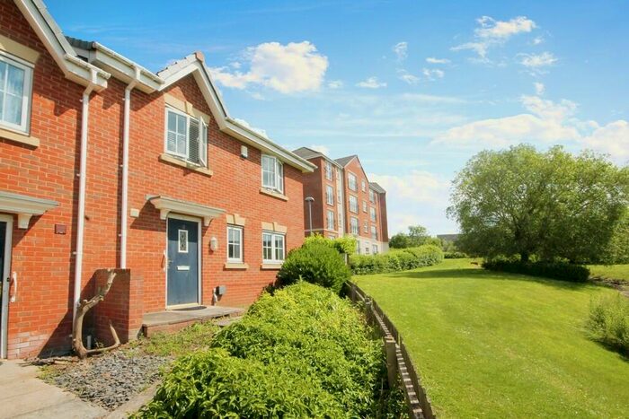 4 Bedroom Semi-Detached House To Rent In Birkby Close, Leicester, LE5