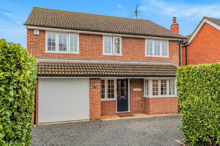 4 Bedroom Detached House For Sale In St. Johns Road, Mortimer Common, Berkshire, RG7