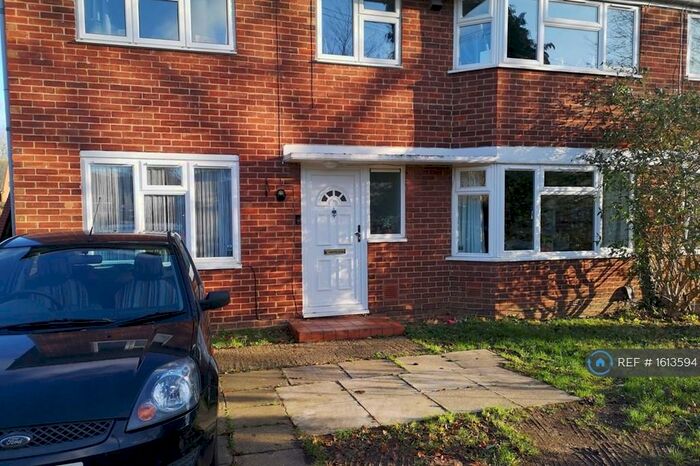 2 Bedroom Maisonette To Rent In Edinburgh Road, Maidenhead, SL6