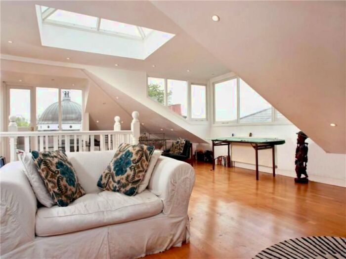 3 Bedroom Flat To Rent In Randolph Avenue, Maida Vale, London, W9