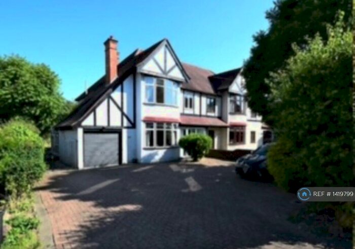 4 Bedroom Semi-Detached House To Rent In Sandy Lane South, Wallington, SM6