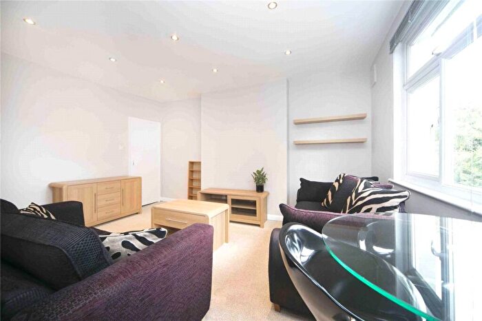 1 Bedroom Apartment For Sale In Hillmarton Road, Islington, London, N7
