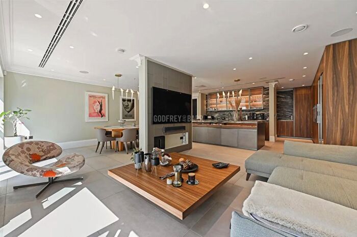 3 Bedroom Flat To Rent In Bushey Heath, Bushey, WD23