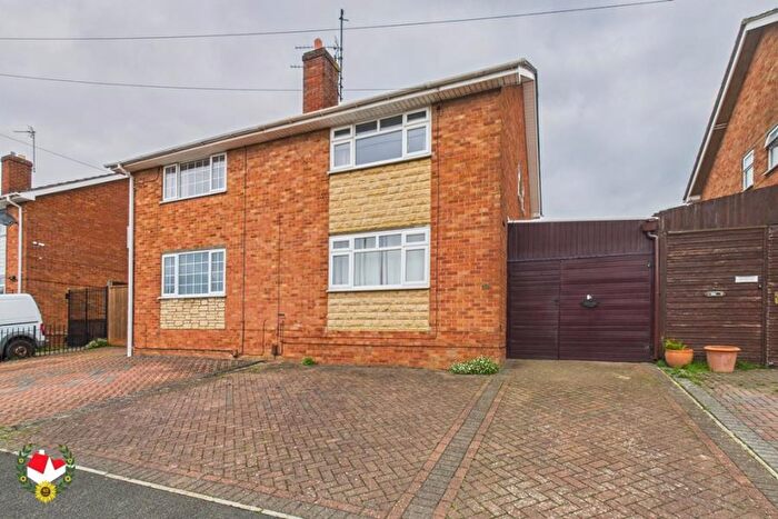 3 Bedroom Semi Detached House To Rent In Hendingham Close, Tuffley, Gloucester, GL4