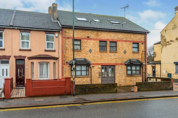 Flat To Rent In Connaught Mews Luton Road, Chatham, Kent, ME4