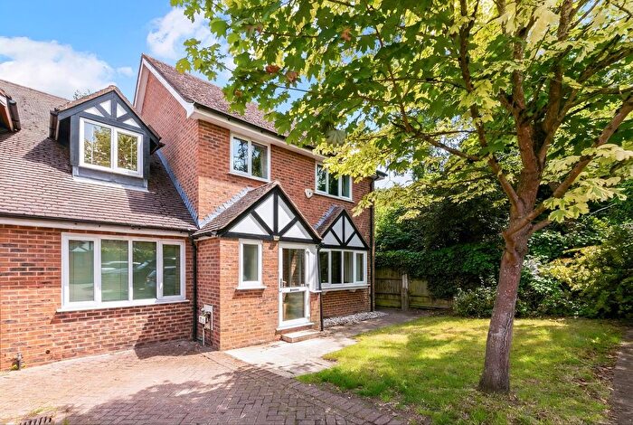 4 Bedroom Link Detached House For Sale In Bluegates, Epsom, KT17