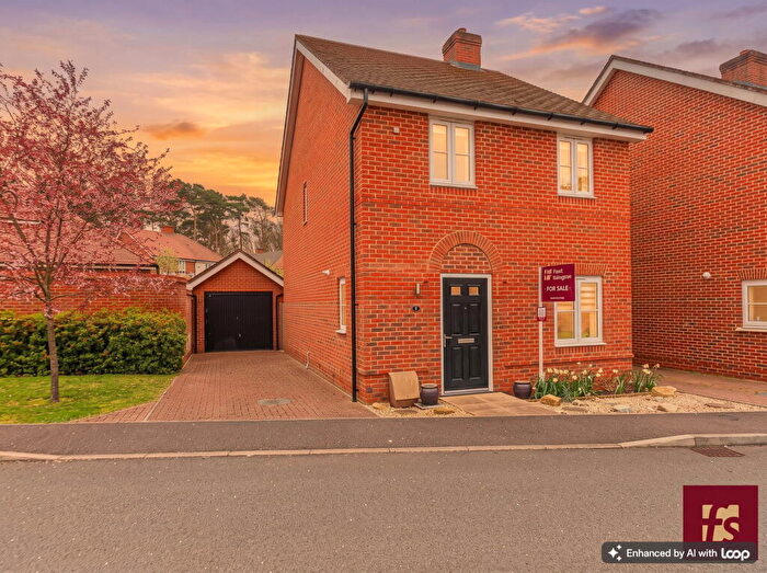 3 Bedroom Detached House For Sale In Dashers Close, Crowthorne, Berkshire, RG45