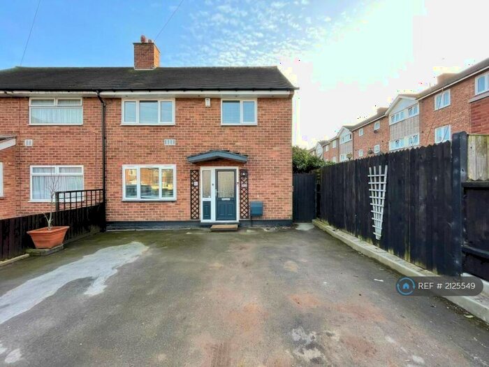 3 Bedroom Semi-Detached House To Rent In Hillcross Walk, Birmingham, B36