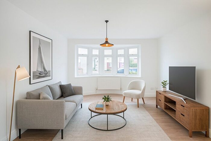 5 Bedroom Terraced House For Sale In New Road, London, E4