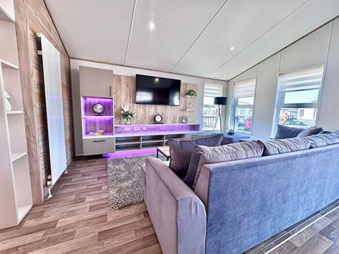 2 Bedroom Lodge For Sale In Willerby Mapleton - Lake Views, Chichester Lakeside Holiday Park, Vinnetrow Road, Chichester, West Sussex, PO20