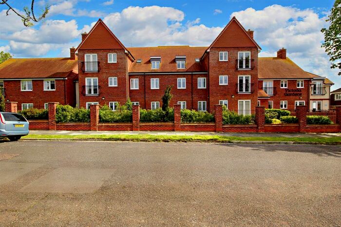 2 Bedroom Flat For Sale In Victoria Gardens. Raglan Road, Frinton-On-Sea, Essex, CO13