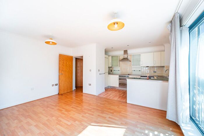 2 Bedroom Flat To Rent In Tottenham Lane, Crouch End, London, N8