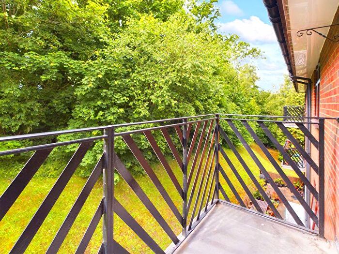 1 Bedroom Flat To Rent In Whyteleafe - £pcm, CR3
