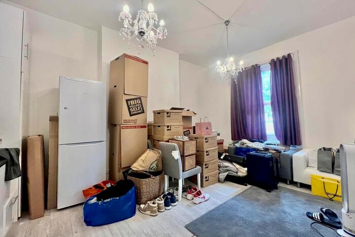 1 Bedroom Flat To Rent In Warwick Road, London, SW5