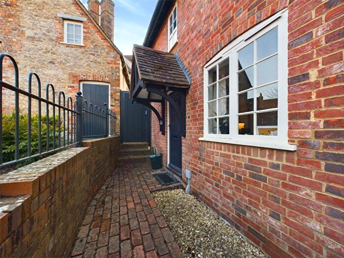 2 Bedroom End Of Terrace House To Rent In Bell Lane, Thame, Oxfordshire, OX9