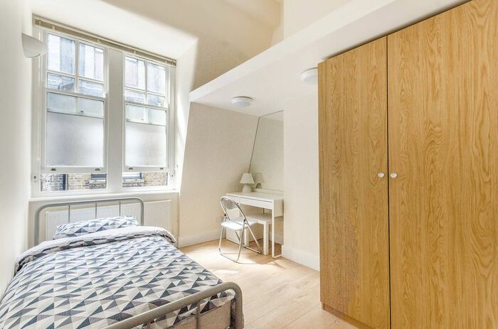 3 Bedroom Flat To Rent In Russell Square Mansions, Bloomsbury, London, WC1B