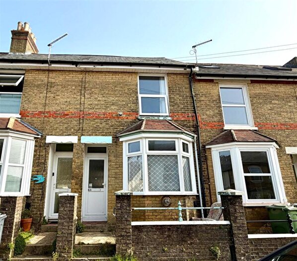 2 Bedroom Terraced House For Sale In Kings Road, East Cowes, PO32