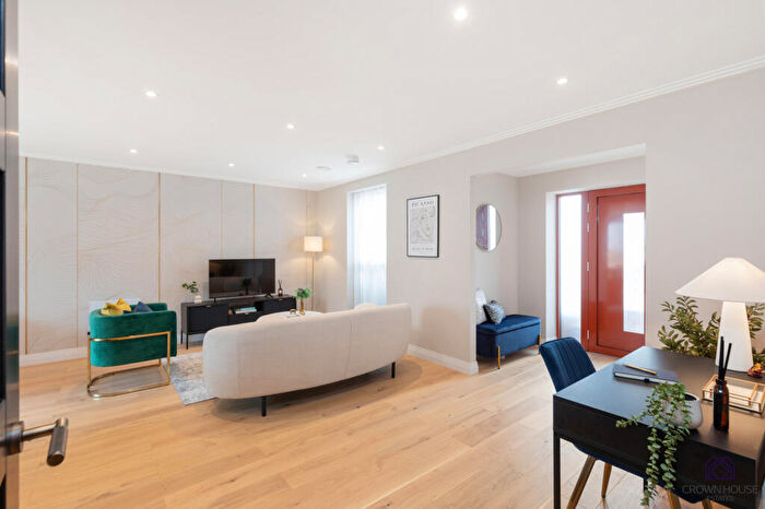 2 Bedroom Flat To Rent In Upper Lattimore Road, St. Albans, Hertfordshire, AL1