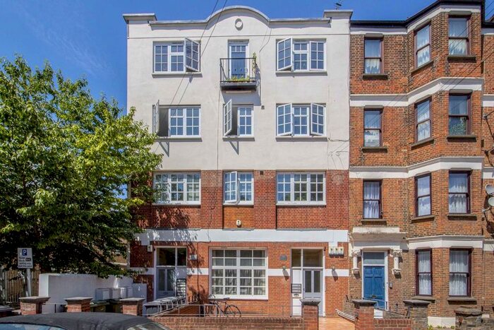 2 Bedroom Flat To Rent In Brighton Terrace, London, SW9