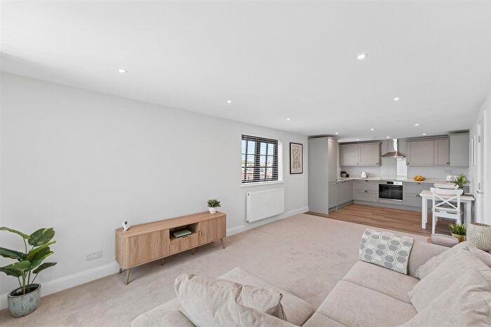 2 Bedroom Flat To Rent In Summerstown, London, SW17
