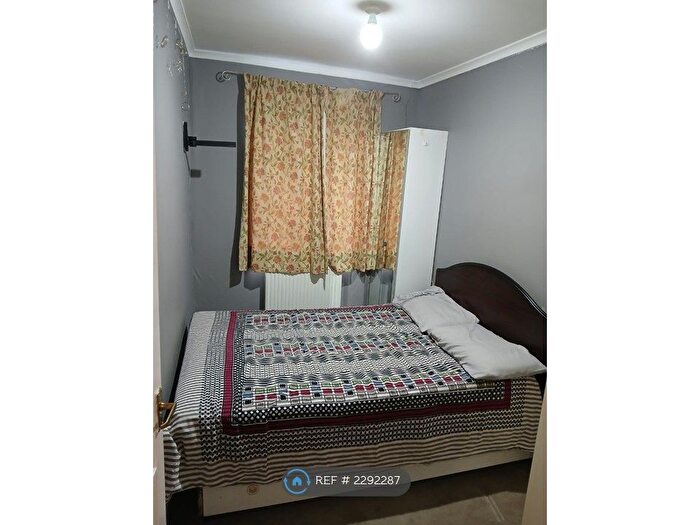 Studio To Rent In Newbury Park, Ilford, IG2