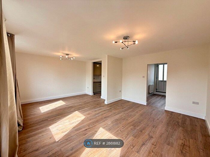 3 Bedroom Maisonette To Rent In Abbey Road, London, NW8