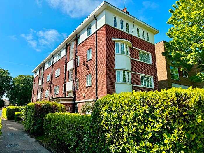 1 Bedroom Flat To Rent In Lyndhurst Court, Churchfields, London, E18