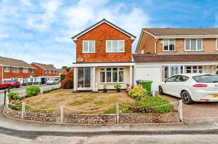 3 Bedroom Link Detached House For Sale In Harebell Close, Cannock, Staffordshire, WS12