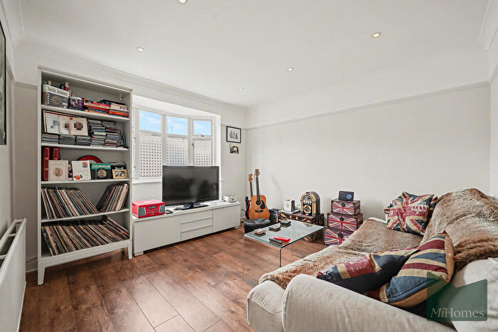 2 Bedroom Maisonette For Sale In Oak Avenue, Muswell Hill, N10