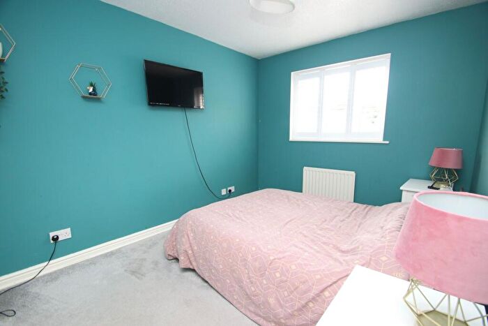 3 Bedroom End Of Terrace House For Sale In Foxwood Grove, Pratts Bottom, BR6