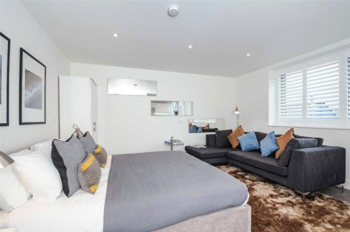 Apartment To Rent In Blackburn Road, West Hampstead, London, NW6
