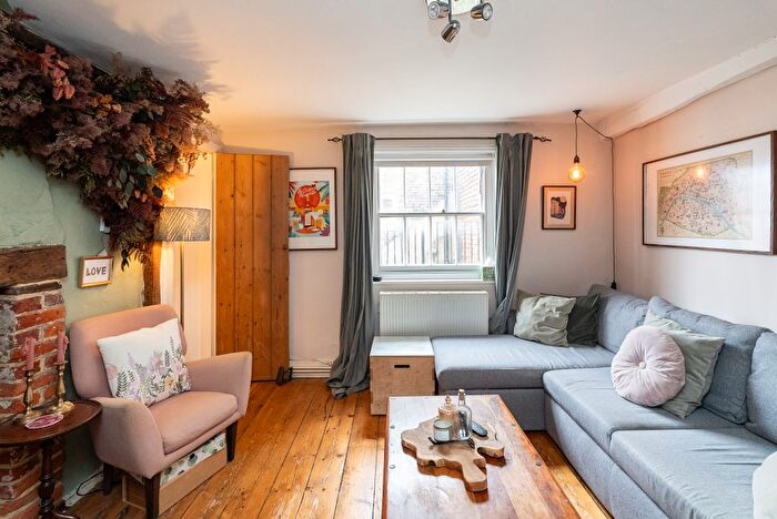 1 Bedroom Flat For Sale In West Street, Dorking, RH4