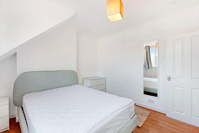 3 Bedroom Flat To Rent In South Hill Park, Hampstead, NW3
