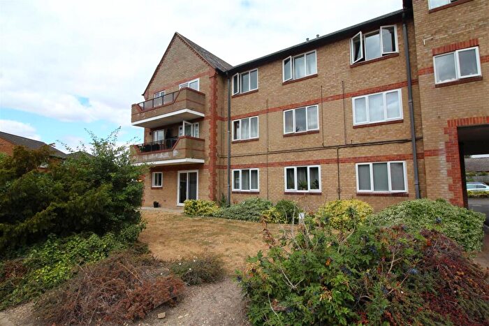 1 Bedroom Apartment For Sale In Farnsworth Court, Fletton, Peterborough, PE2