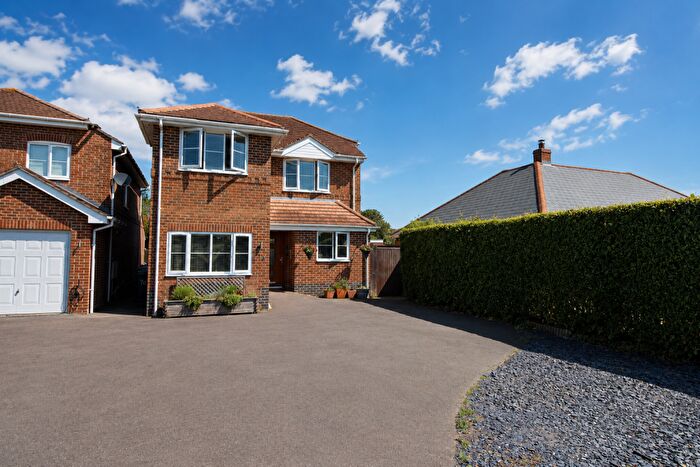 3 Bedroom Detached House For Sale In Church Road, Tadley, RG26