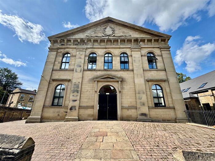 2 Bedroom Flat To Rent In Bridge End, Brighouse, HD6