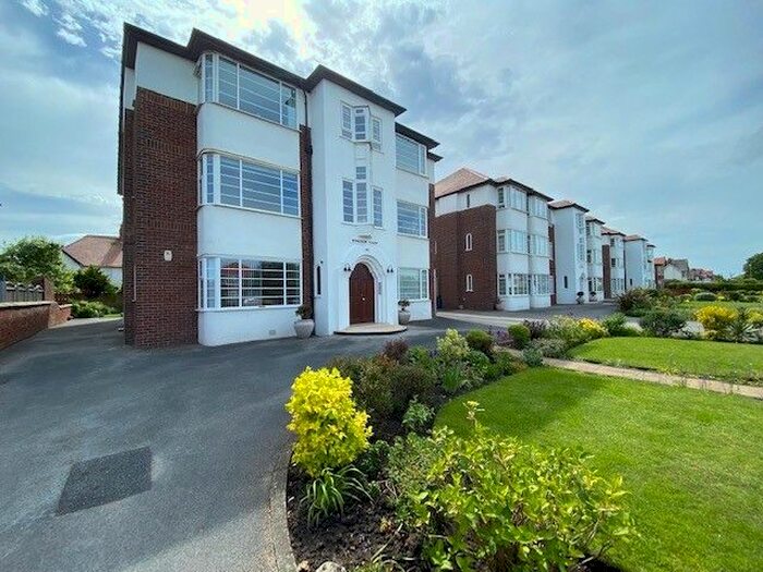 2 Bedroom Flat To Rent In Windsor Court, Clifton Drive South, Lytham St. Annes, FY8