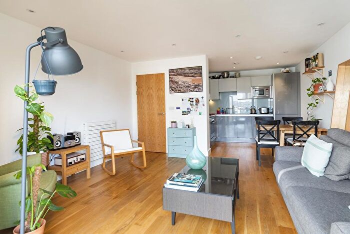 2 Bedroom Flat To Rent In Gaol Ferry Steps, Bristol, BS1