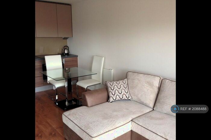 Studio To Rent In Ellyson House, London, NW9