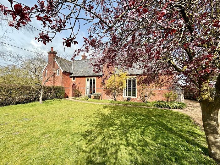 3 Bedroom Semi-Detached House For Sale In The Heywood, Diss, IP22