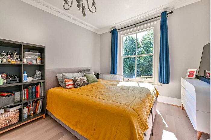 4 Bedroom Maisonette To Rent In Morton Road, De Beauvoir Town, London, N1