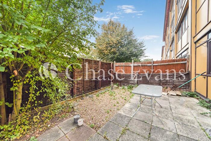 3 Bedroom Flat For Sale In Seyssel Street, Isle Of Dogs, London, E14